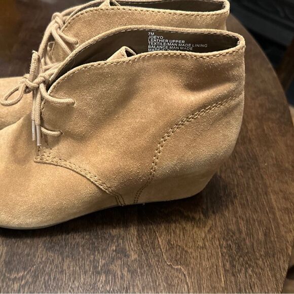 Nine West Joeyo Size 7 Wedge Tan Booties - Picture 8 of 8